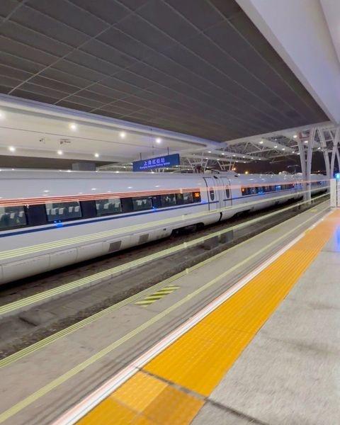 上海动车站也太贴心了吧
📍上海 上海虹桥站
今天在上海动车站候车发现一个很贴心