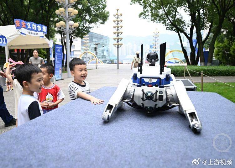 #快带孩子来看重庆应急黑科技#【快带孩子来看重庆应急“黑科技”，地震洪水等8大模