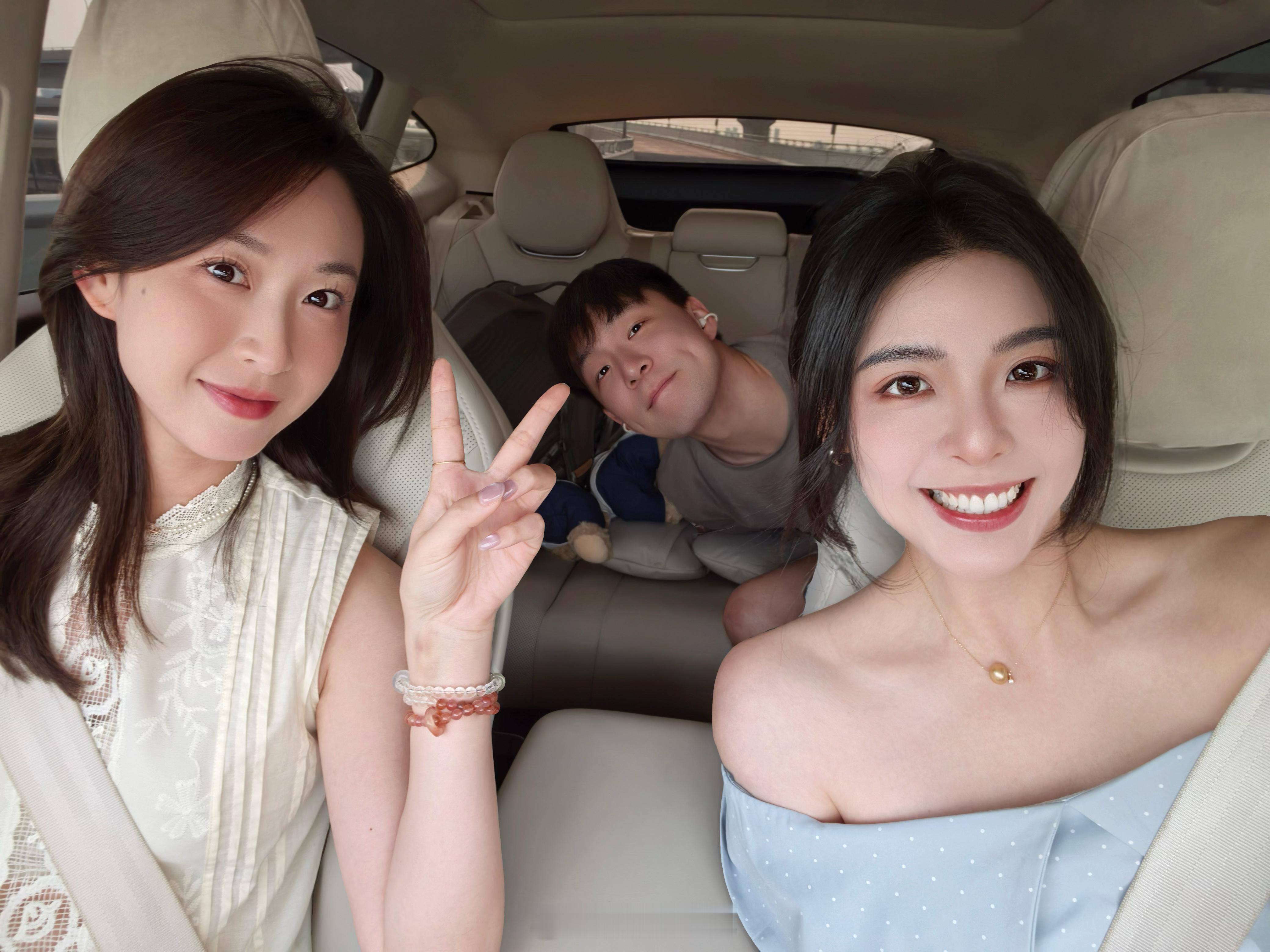 这两天是哥哥姐姐们的接机小助理✌️​​​