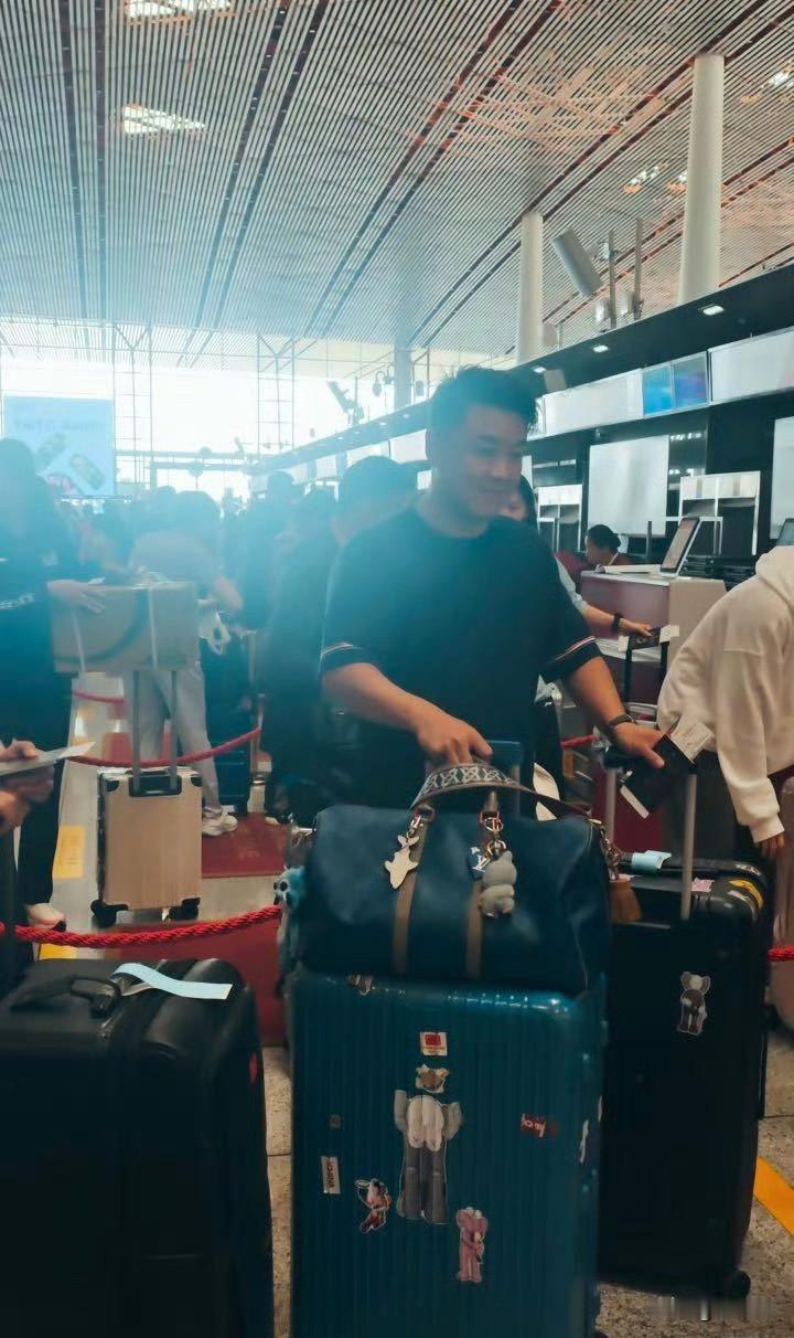 老告出发瑞典 满面春风[大笑][大笑]
乒乓球 国乒