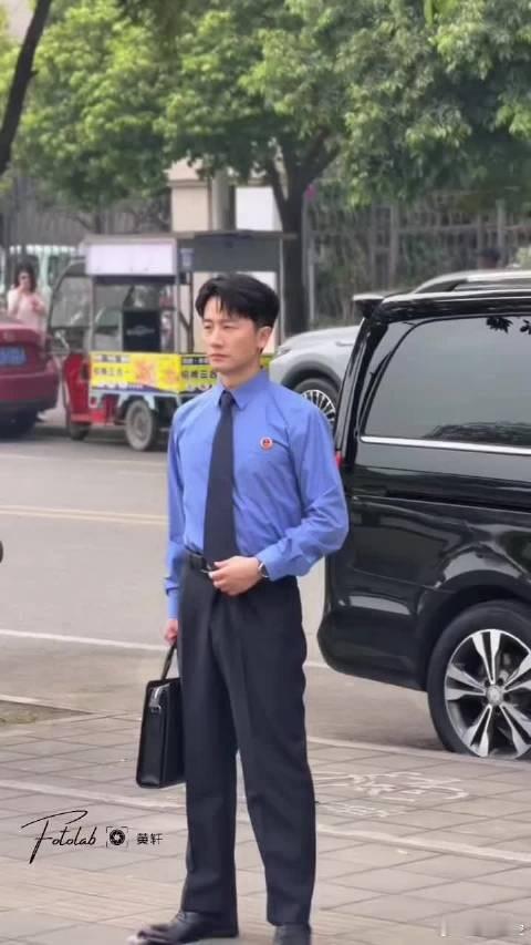 余宇涵第一次正式进组拍戏（非自制短剧）发生在2026年5月，网传作品为《未检之名