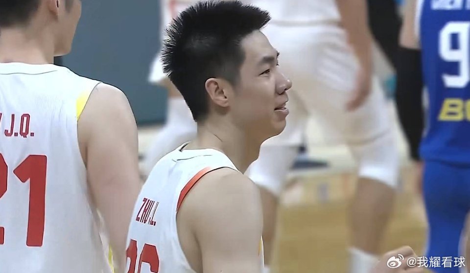 不容易！有惊无险的逆转，恭喜中国男篮两连胜！这场赢球的头号功臣绝对是朱俊龙了，1