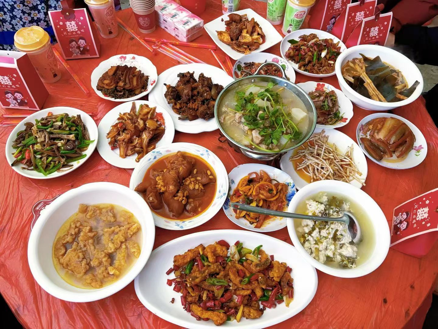 行李箱里的牵挂年过完了，外出的孩子们都出发了。但愿每一个在外奔波的人：都带着家里