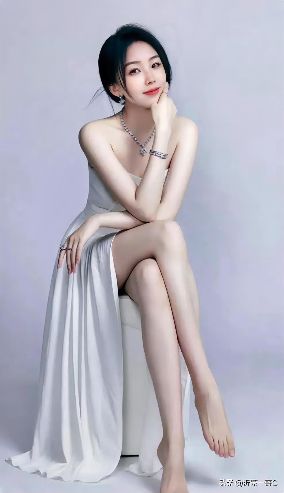 今年春天最想实现的心愿我的愿望是希望能找到下面这样的美女，这样的美女可以说是万里