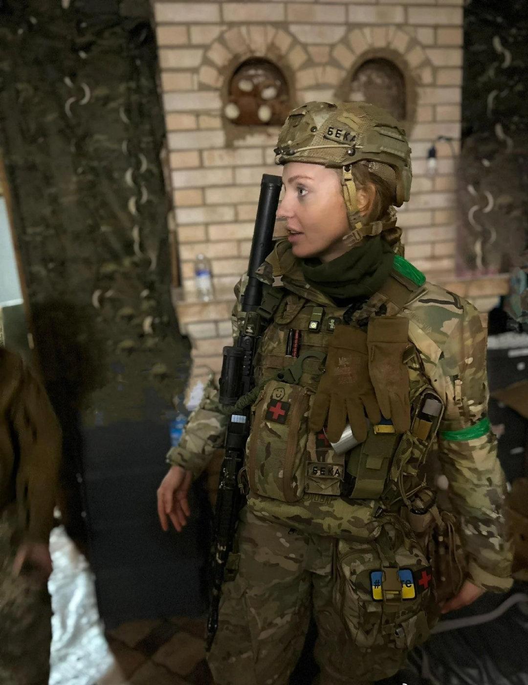 乌克兰第 53 独立机械化旅的美国志愿者雷贝卡·马乔罗夫斯基，53 岁

飞扬军