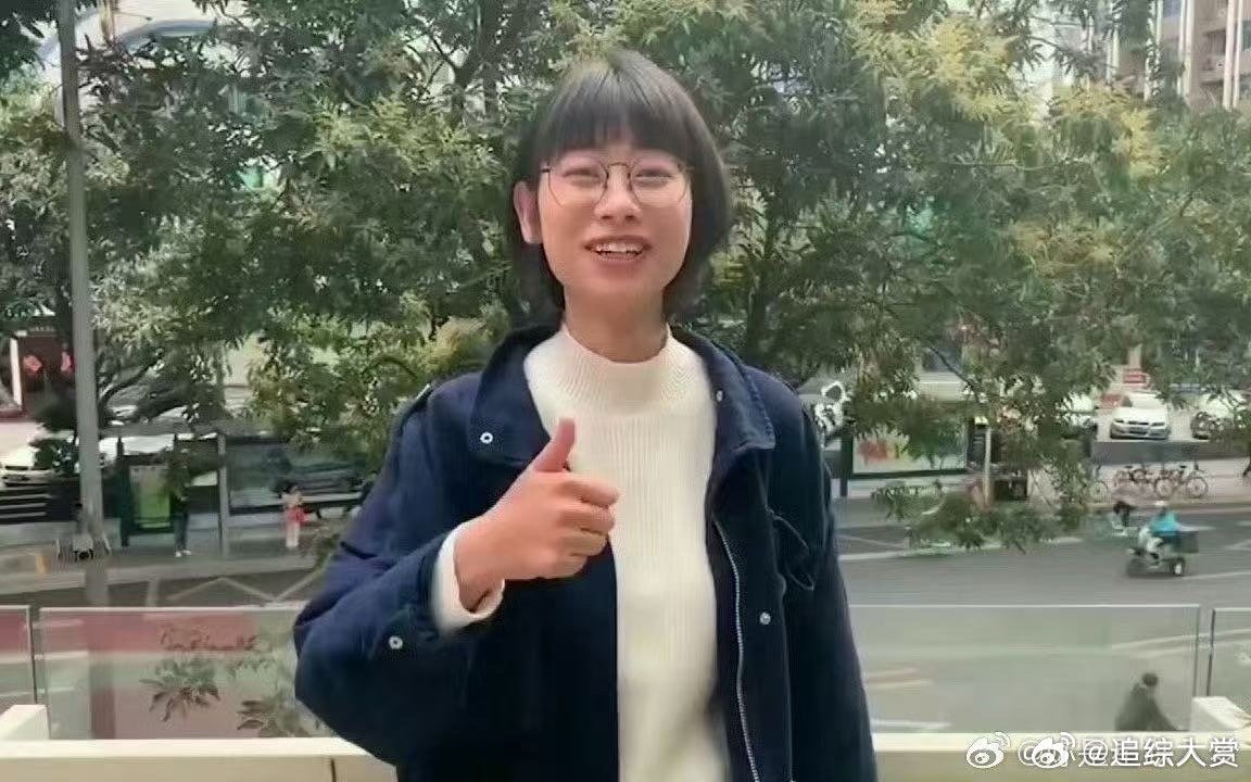 怪不得赵晓卉没空参加脱口秀 遛狗养生扎针还得做有氧，晓卉这日程表比脱口秀剧本还满