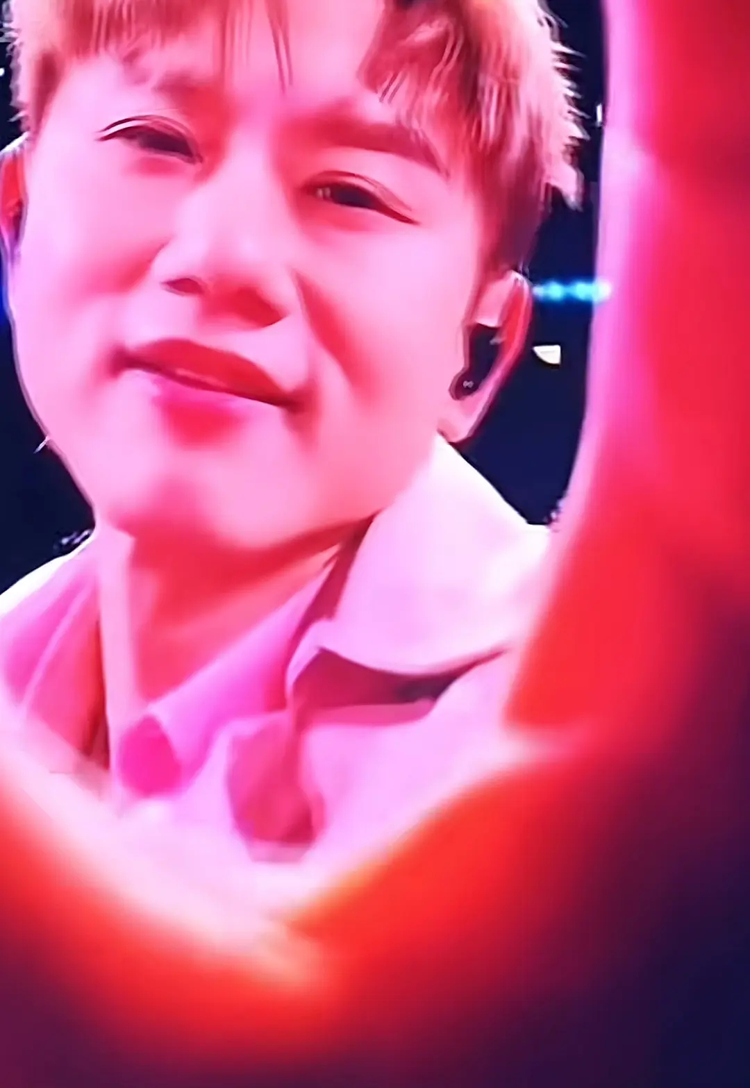 张杰要不还是别这么怼脸拍了吧 