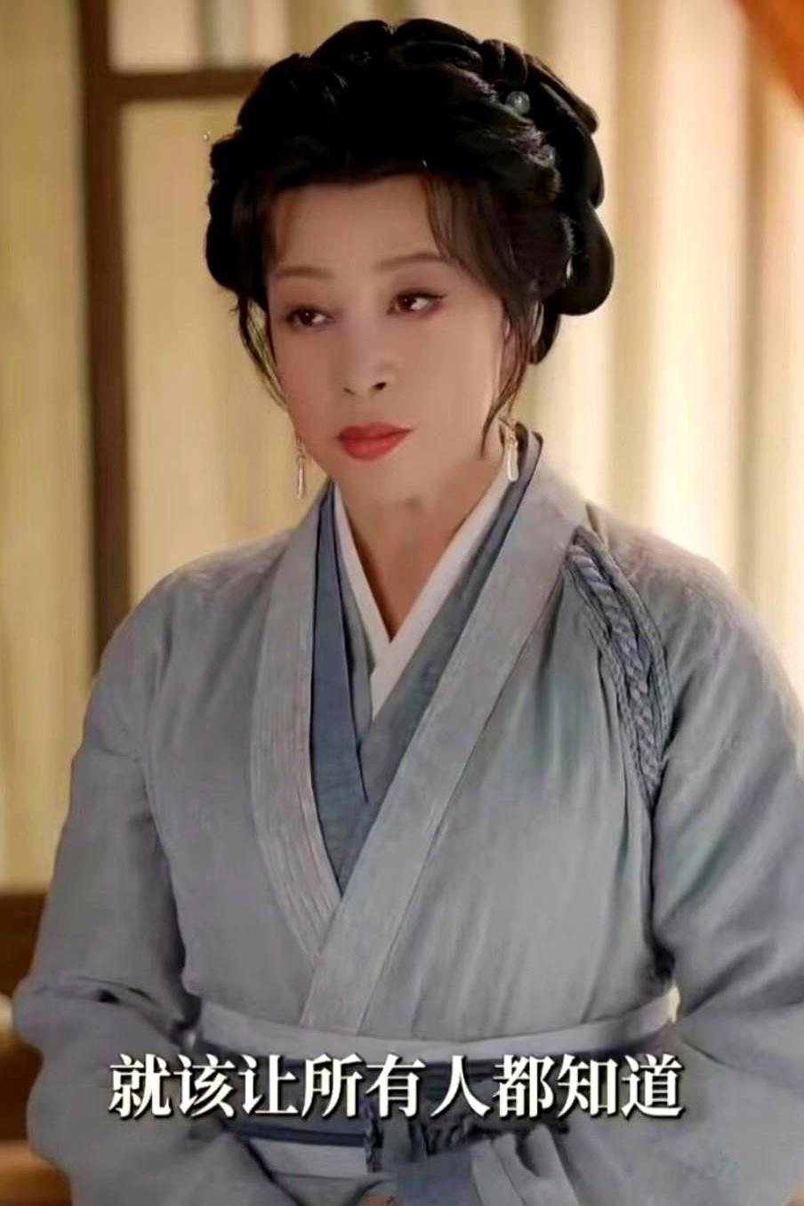 73岁演18岁少女，根本不是刘晓庆糊涂。
 
2024年短剧《冰雪女王》一放出物