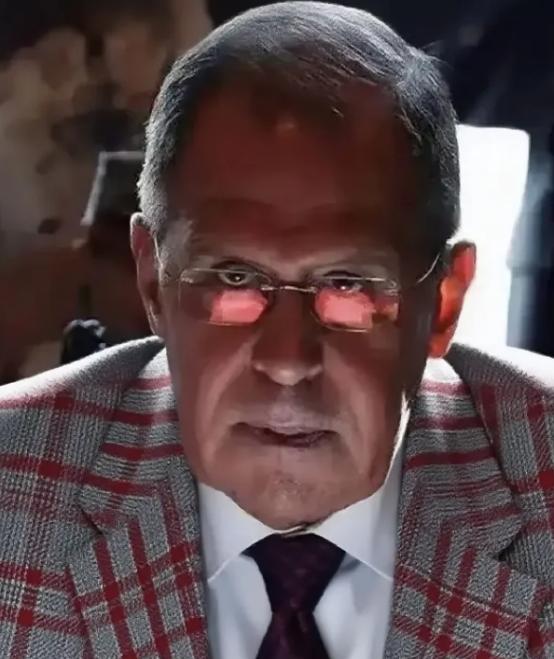 俄乌战场，美国敞开了给乌克兰送武器

中东战场，俄罗斯也光明正大给伊朗递家伙
