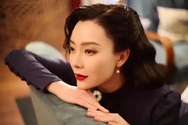 陈数是我心中的理想导师。她以优雅气质和精湛演技著称，更以独特人生哲学照亮我前行的