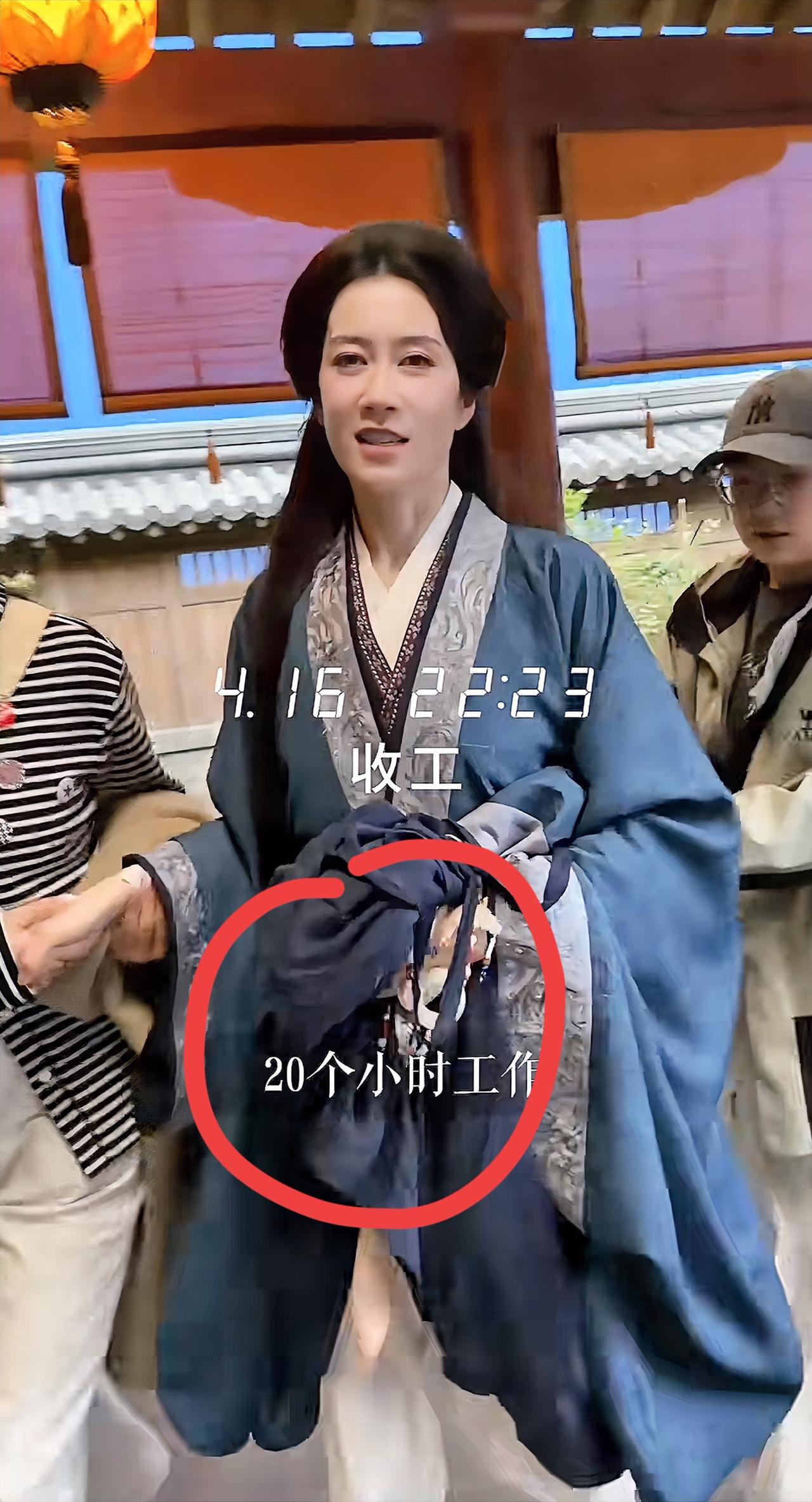 现在全网最听劝的人就是温峥嵘了

不是因为她唱歌不好听

也不是她只适合演剧，而