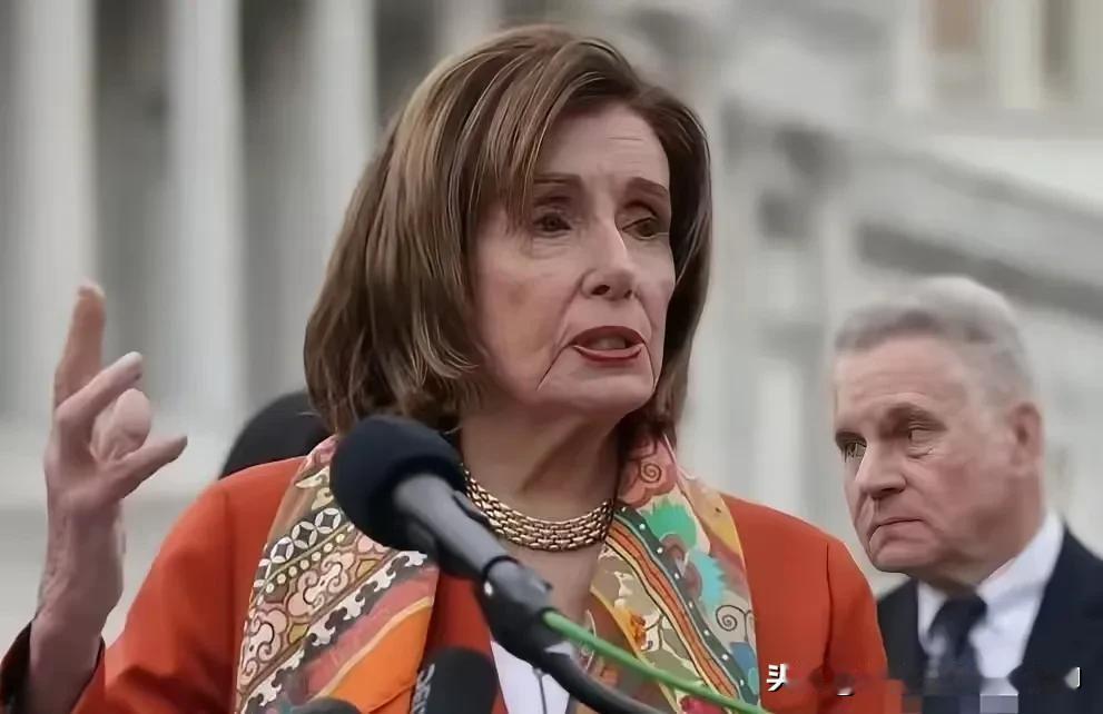 美国前议长佩洛西质疑特朗普有严重精神问题，也就是说特朗普得了精神病。
  据报道