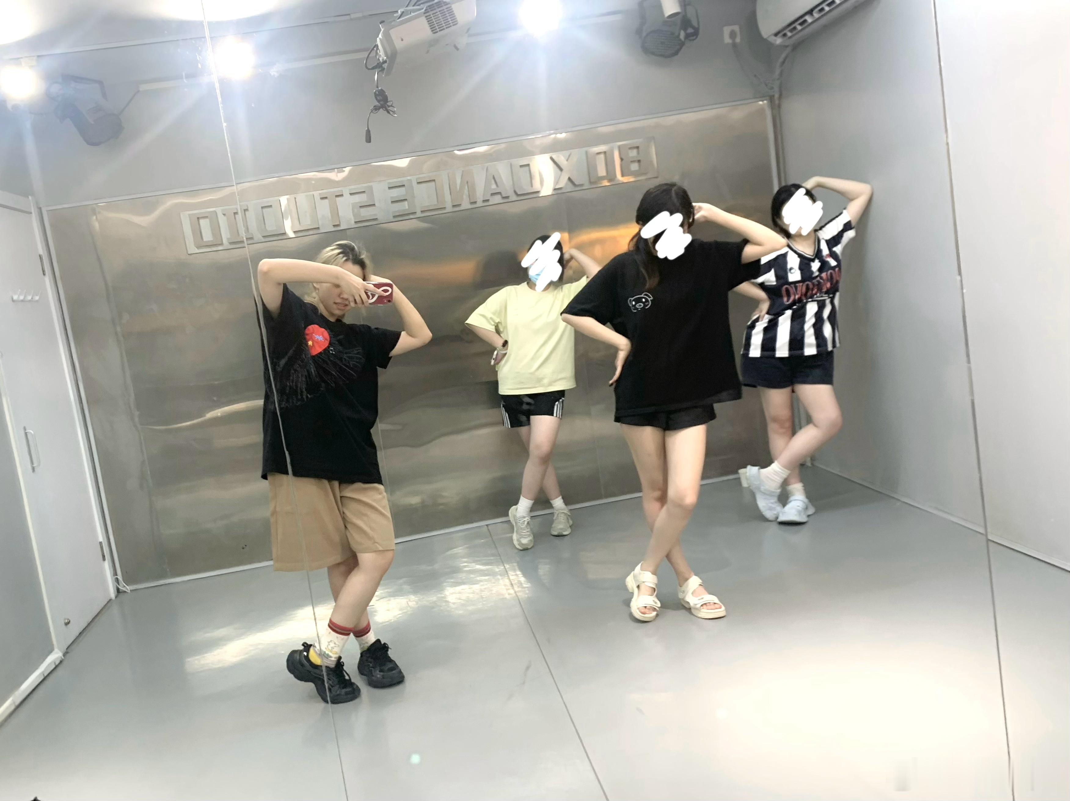 这几个人干啥呢 
