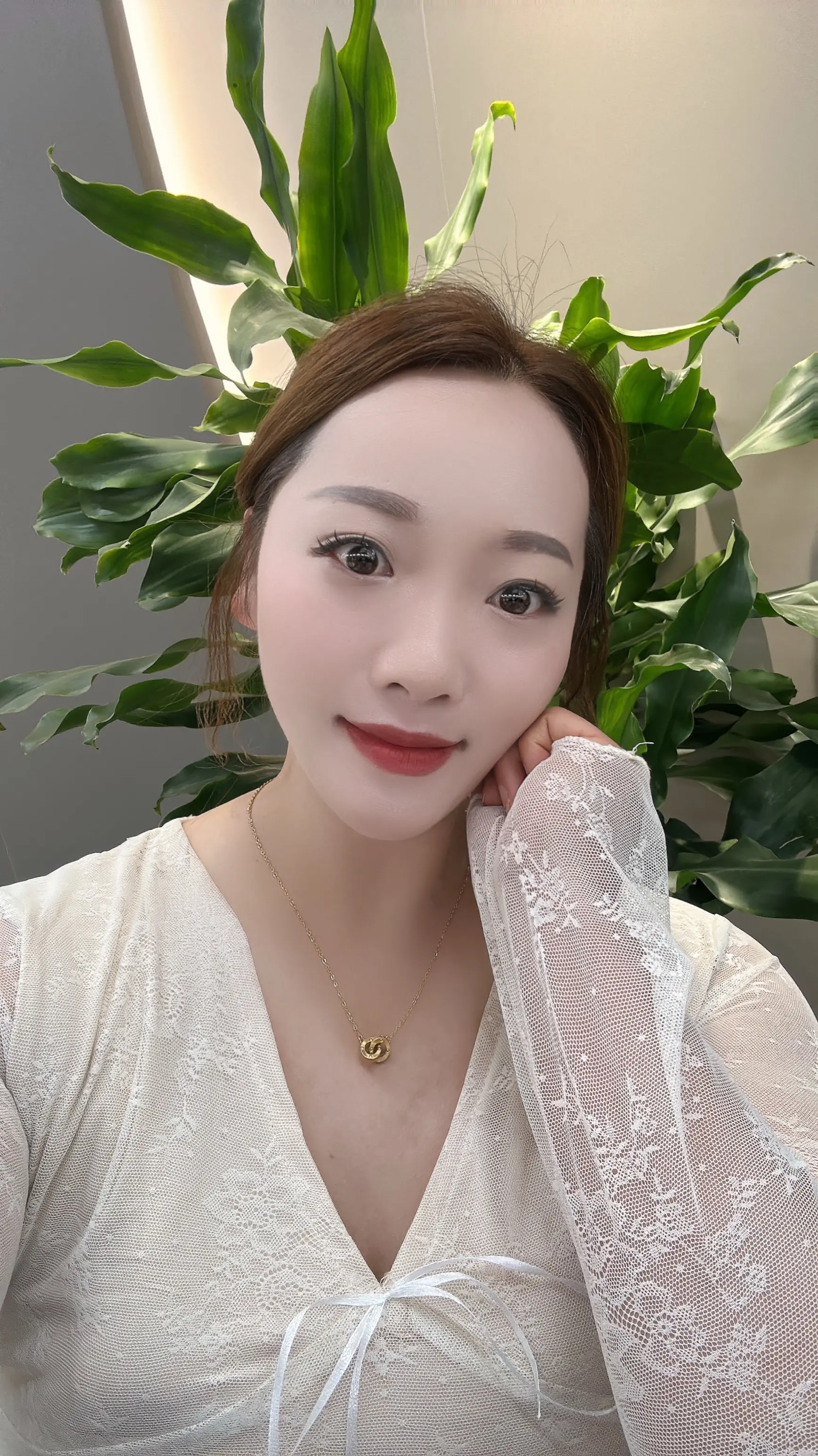 从不羡慕任何步入婚姻的女人，高嫁吞针，下嫁吃屎，平嫁靠自己。