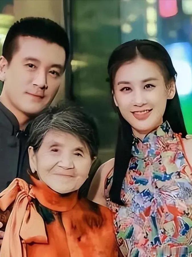 #黄圣依 杨子#杨子和黄圣依​豪门婚姻果然不是想的那么简单，就算佩戴上亿天珠，也