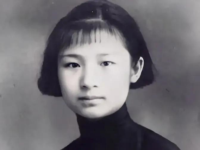 1941年，陈惠芹被日军扒光衣服，仍在冰冷的地板上电击，她得一条腿被折断却宁死不