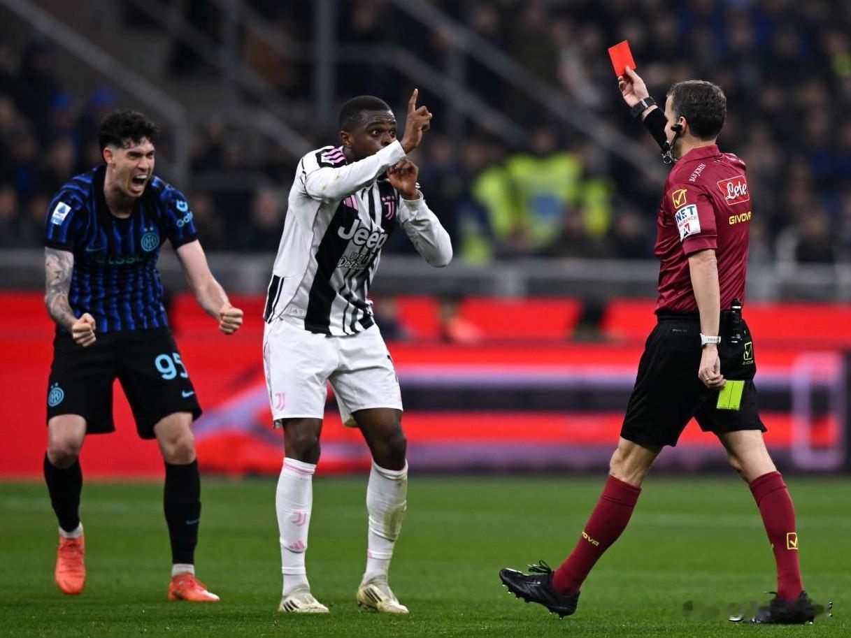 尤文图斯现在的日子不好过啊…尤文在本轮欧冠附加赛首回合2-5惨败加拉塔萨雷，延续