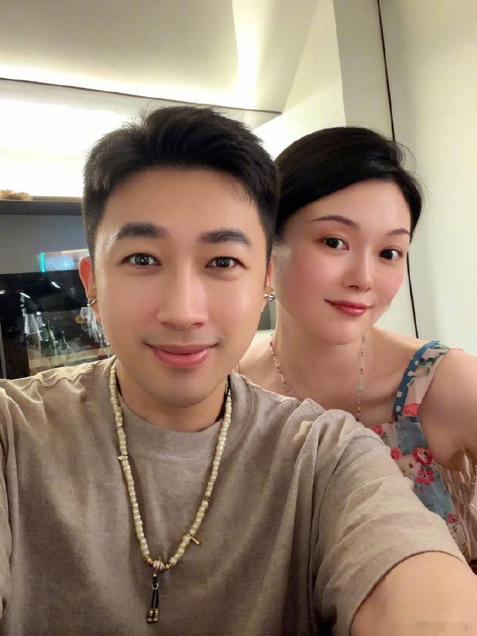 于正晚晚六一合照于正和晚晚林瀚一起过儿童节于正和晚晚林瀚一起过儿童节，真的应验那