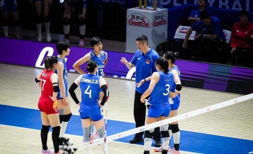 北京时间6月3日，2026世界女排联赛展开争夺，备受关注的中国女排对阵捷克女排，