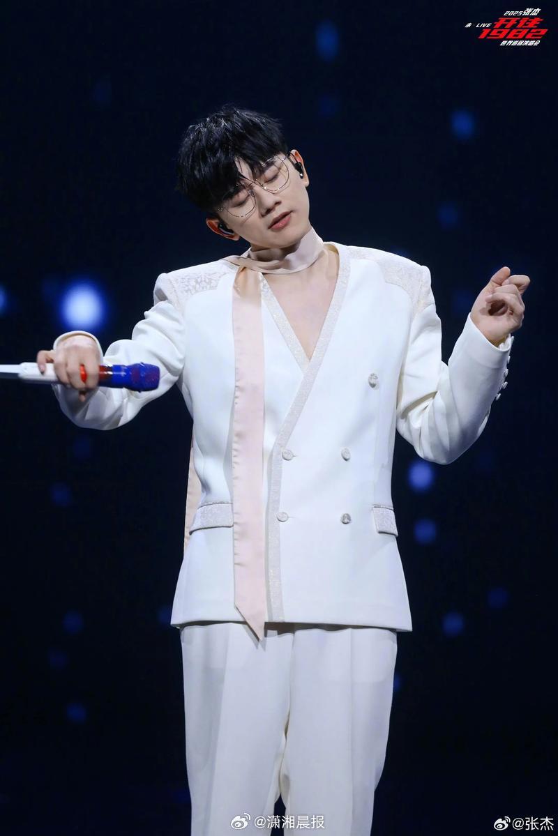 【#律师解读张杰方文案涉嫌抄袭五月天#】#律师称张杰方文案属常见短语无抄袭#近日