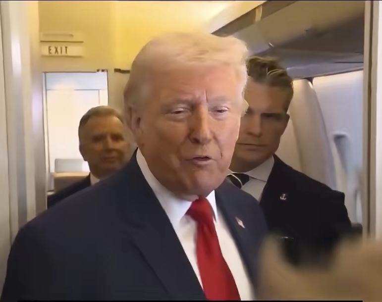 特朗普在专机上高调总结一周对伊朗的军事行动，声称伊朗44艘军舰被全部摧毁，空军战