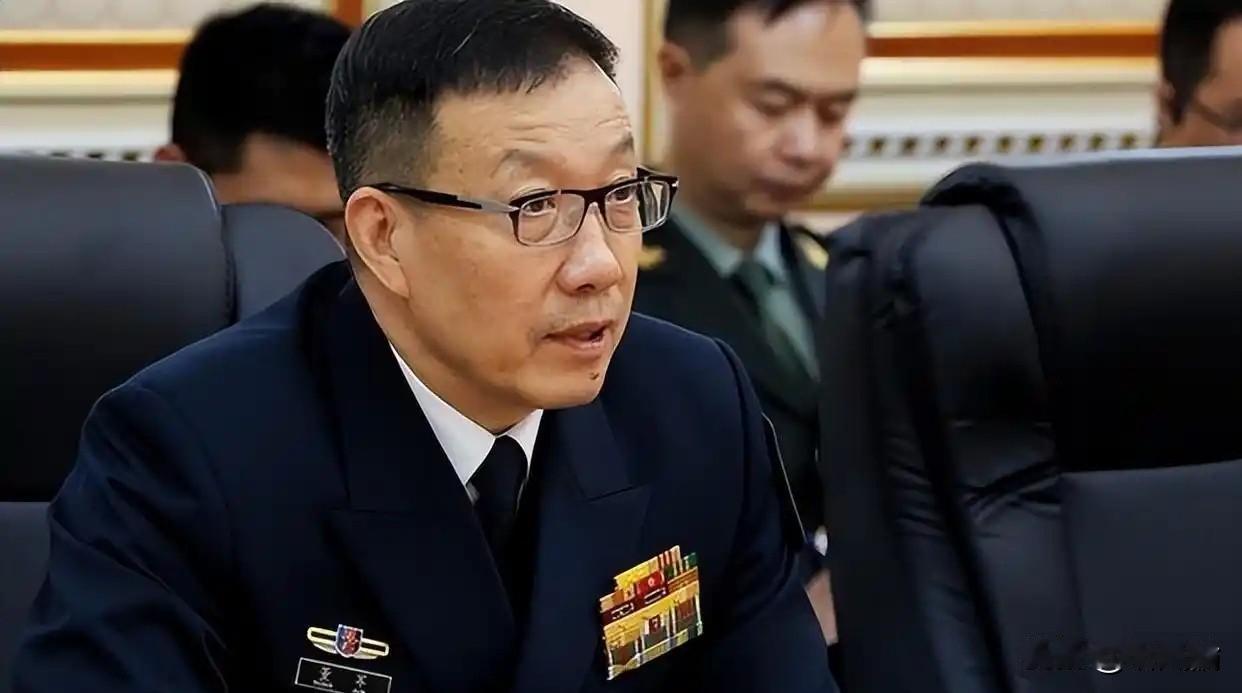 咱们把话摊开说：大陆现在腰杆硬了，不是嘴上喊统一。实力上来后，国际上说话有人听，