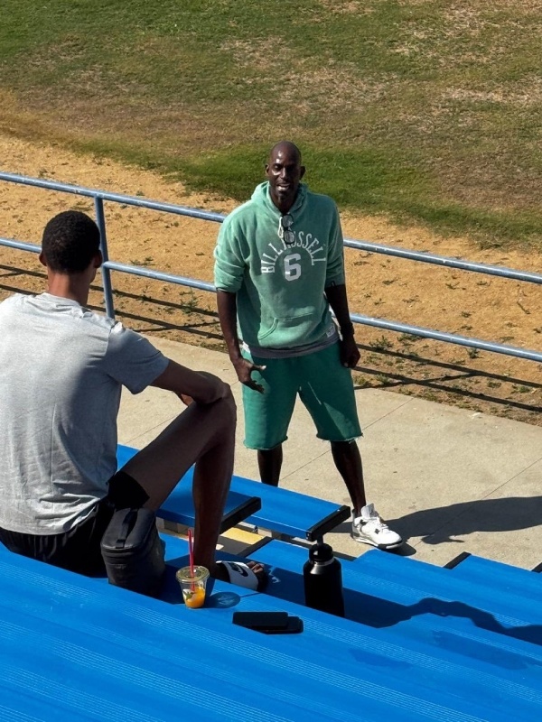 不是，文班亚马，跟KG特训去了？nba超季划我的观赛搭子 ​​​