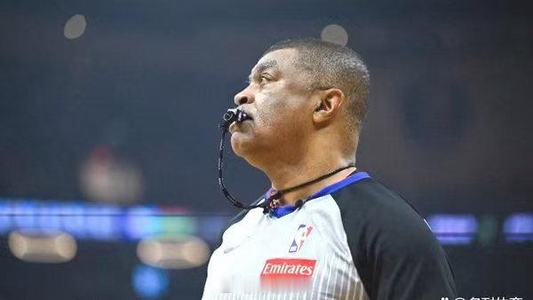 NBA西决G5裁判吹罚引争议5月27日，NBA西部决赛第五场雷霆主场127-11