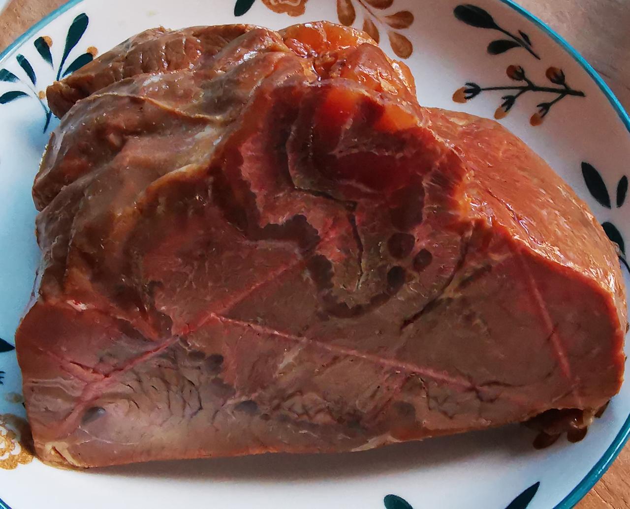 牛肉的两种吃法：
1.腊牛肉，
2.煎牛排。
你喜欢哪一个？