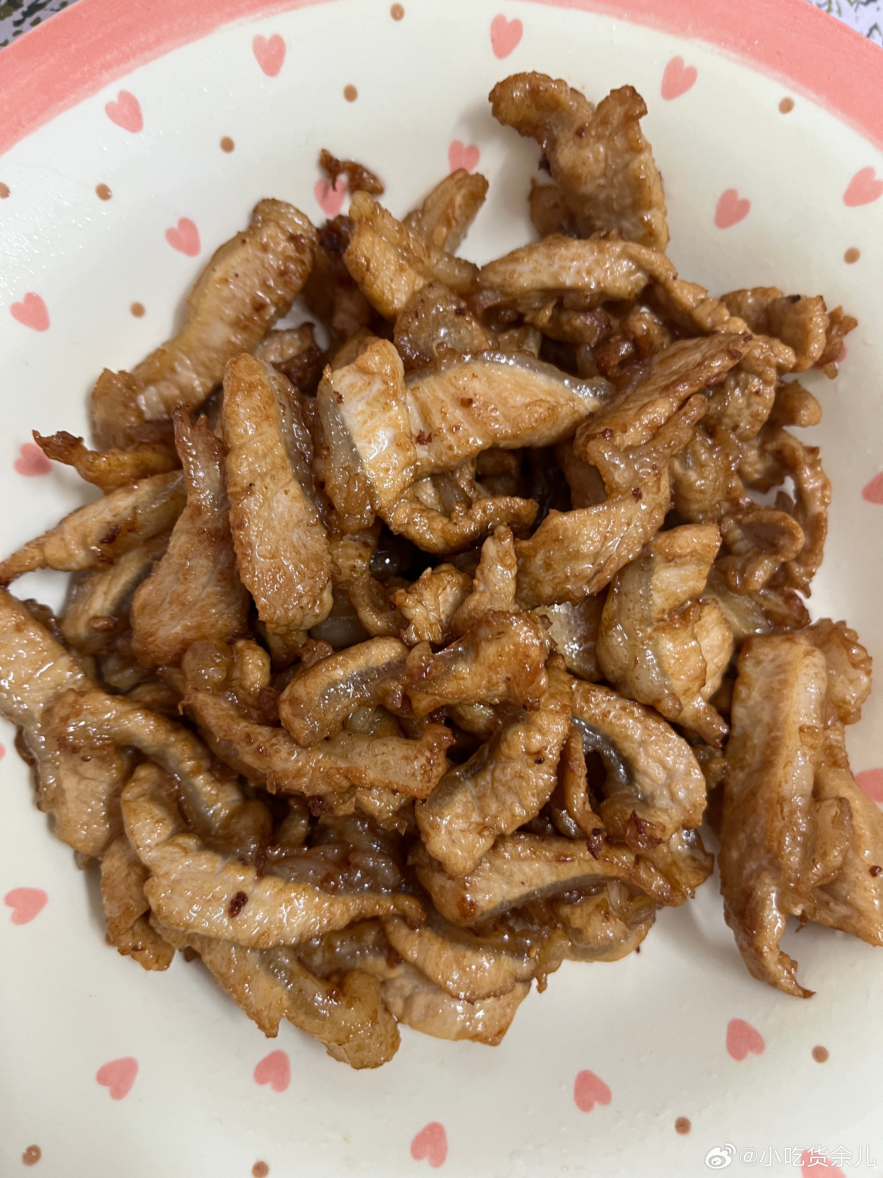 吃饭了，都是肉肉肉。早上拿出来解冻，一起炒完，也可以明天吃，因为解冻完以后，再放