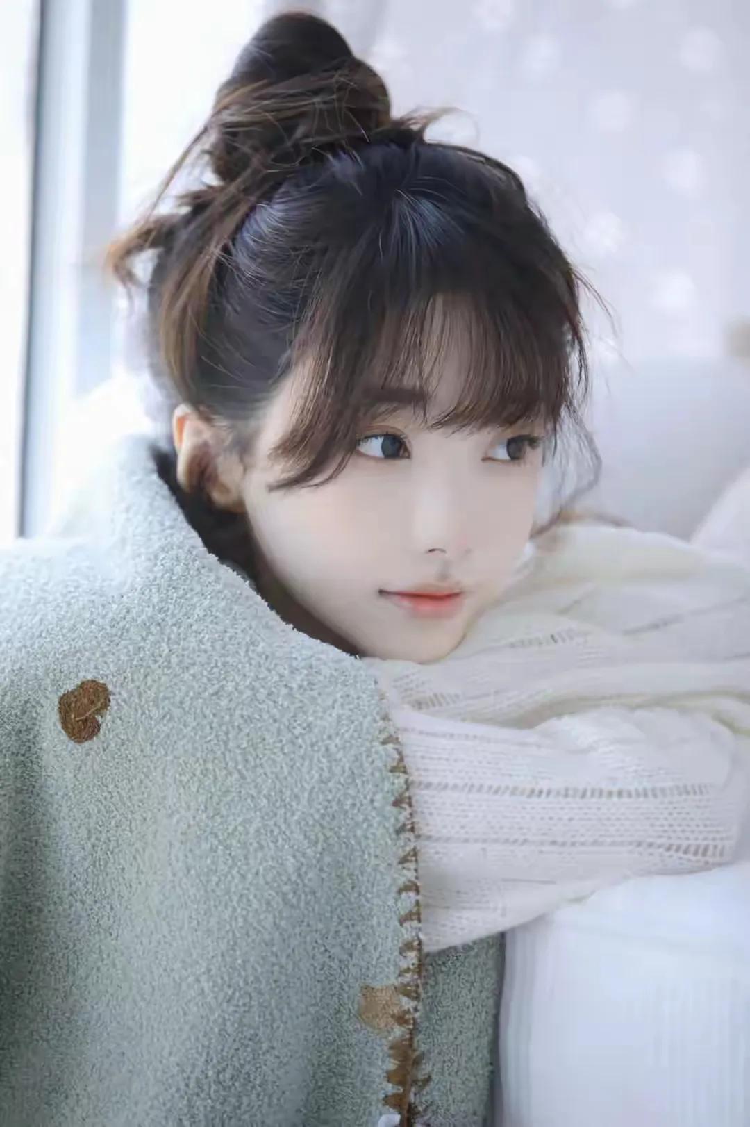 可爱美女，美丽动人。