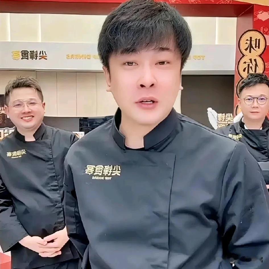 看似一句“夸大宣传”
       实则要致辛巴于死地
   桃白白举报辛巴卖的