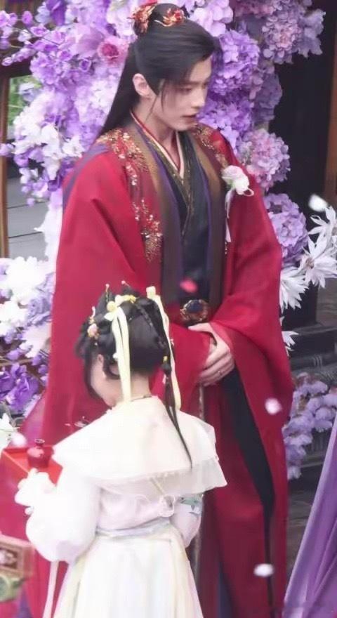 李兰迪何与在古装剧办现代婚礼千夜奇谭 李兰迪何与《千叶奇谭》大婚路透：拜堂后何与