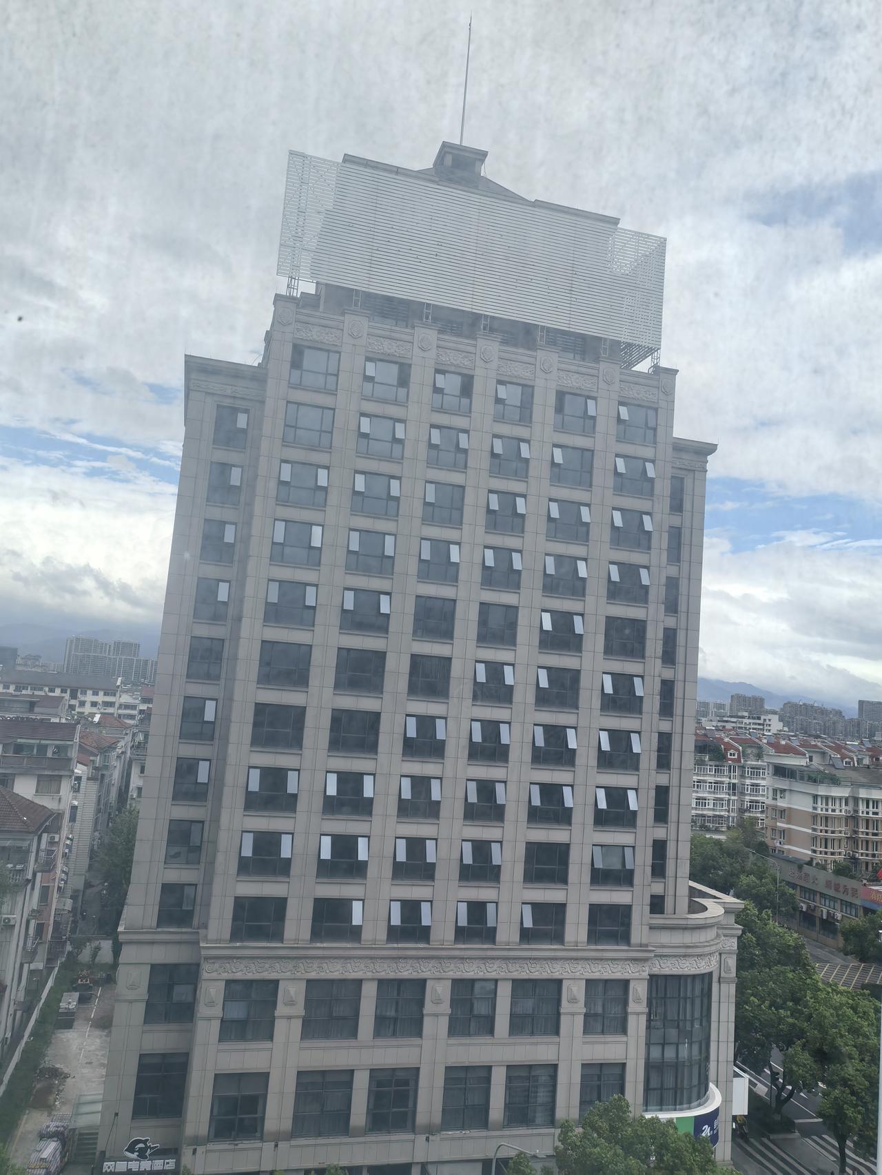 今天又过台风。这片天空不知道是不是正在过台风眼呢？