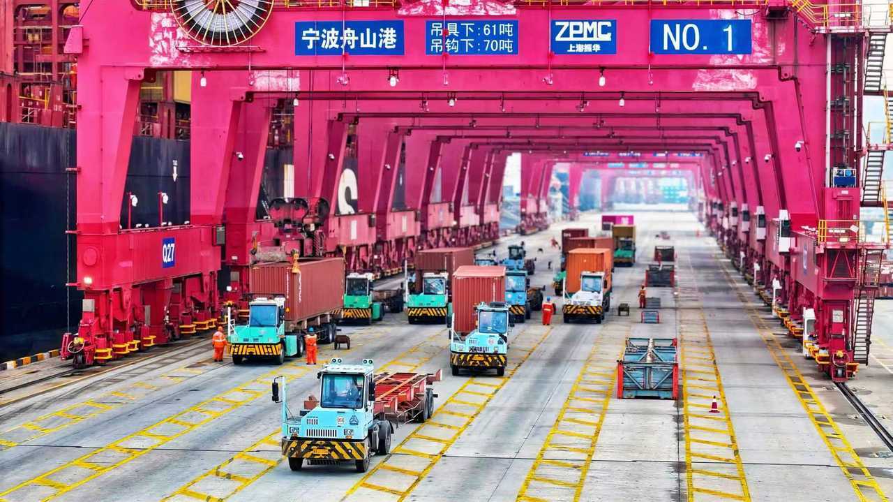 上半年宁波口岸出口突破万亿外贸稳增 7月21日，宁波海关发布数据，今年上半年宁波