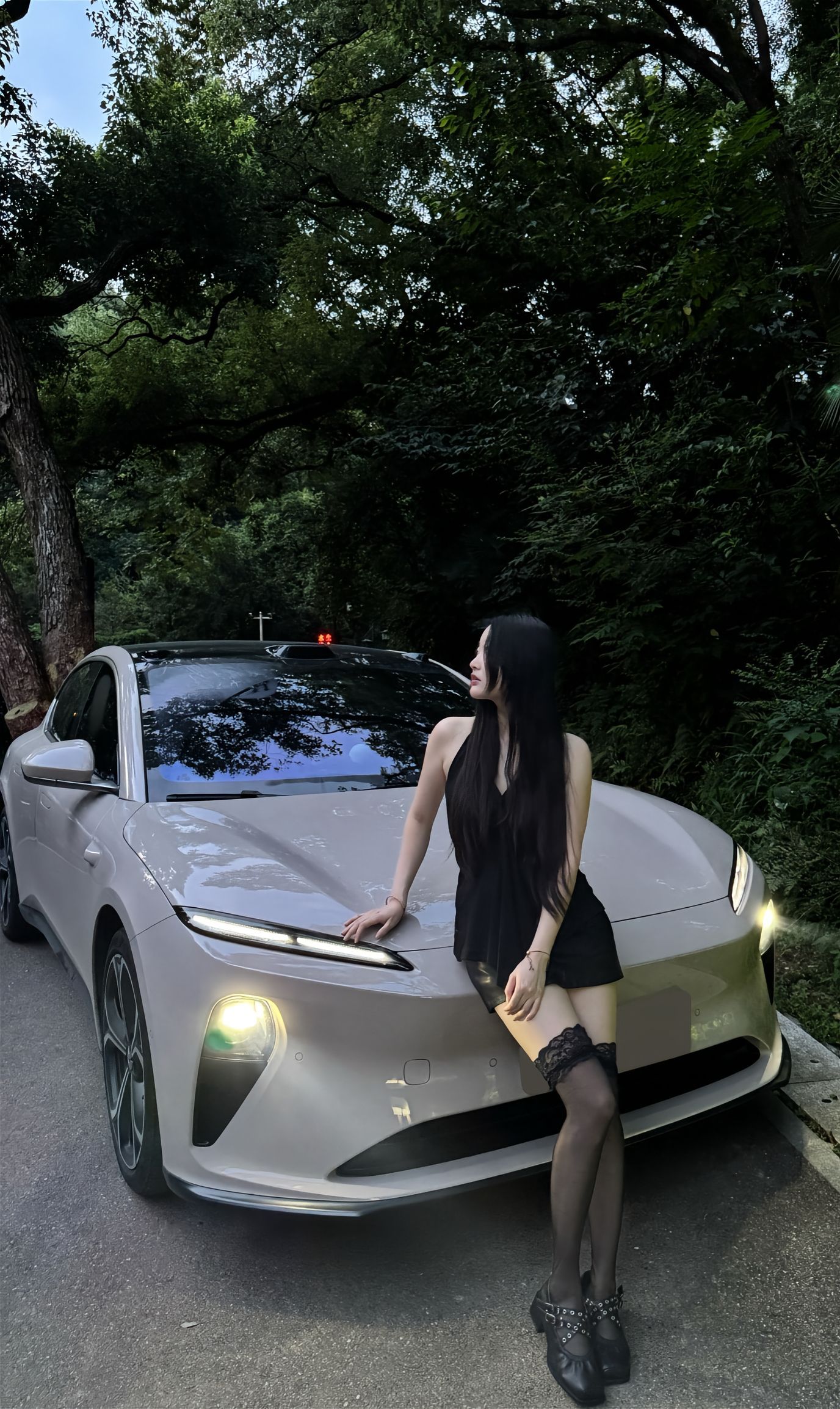 蔚来的大灯小但是很亮 ​​​