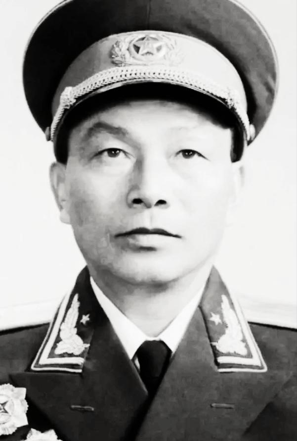 曾经担任25军军长，开国少将，1972年被免职，有两个儿子，一个死刑，一个死缓，