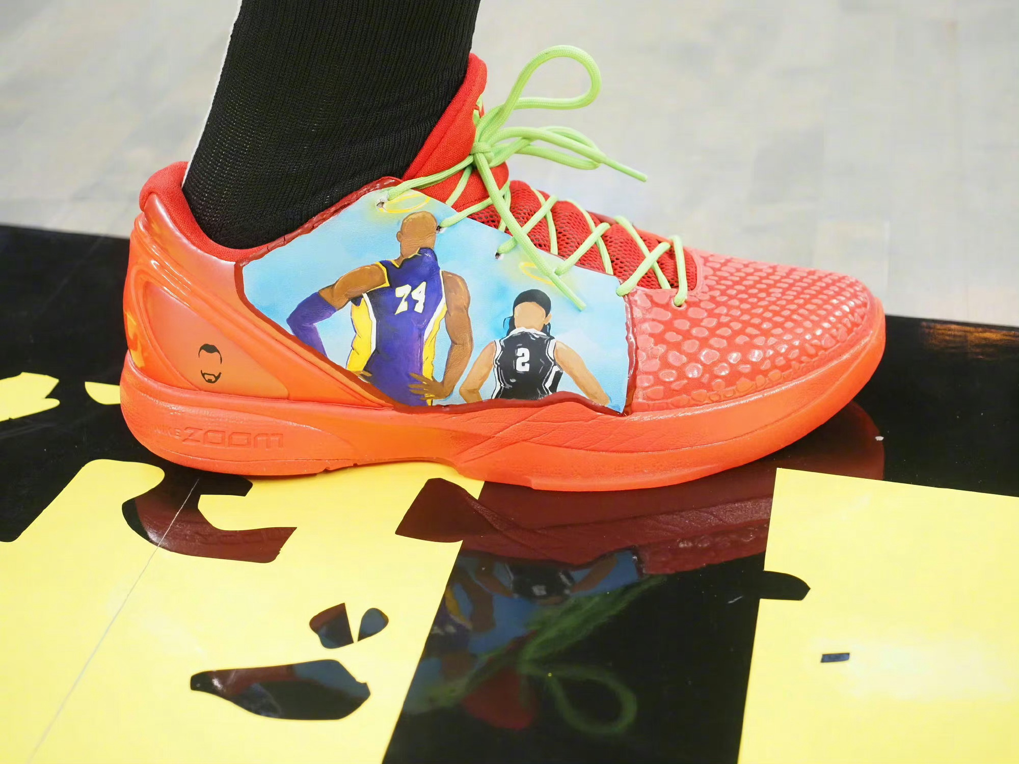 杰伦-布朗上脚了一双定制版的Nike Kobe 6 ‘Reverse Grinc