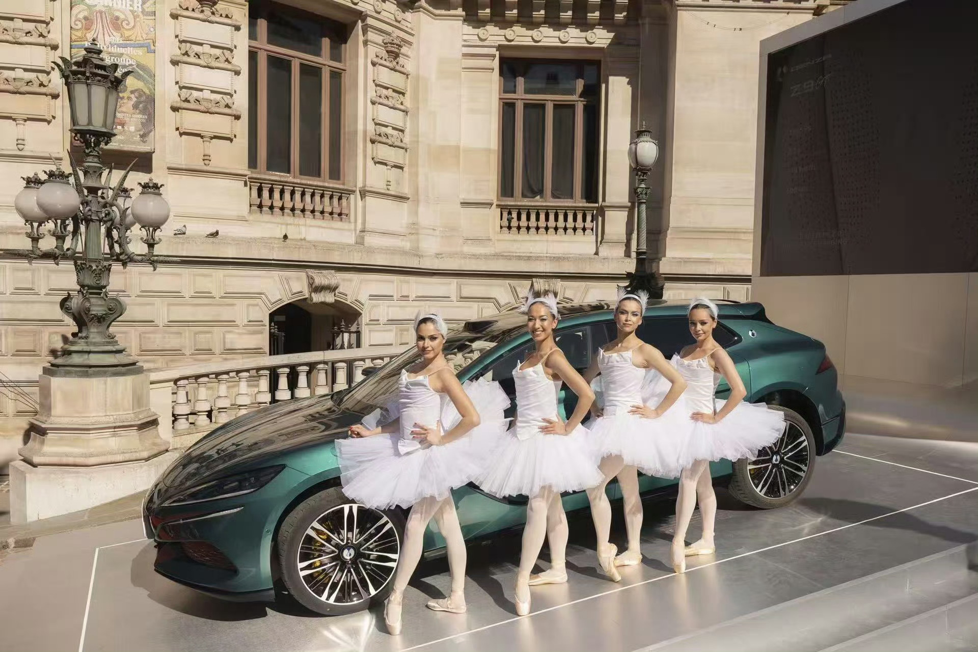 近日腾势在法国巴黎歌剧院举办欧洲上市发布会，腾势品牌强势登陆欧洲！现场带来腾势Z