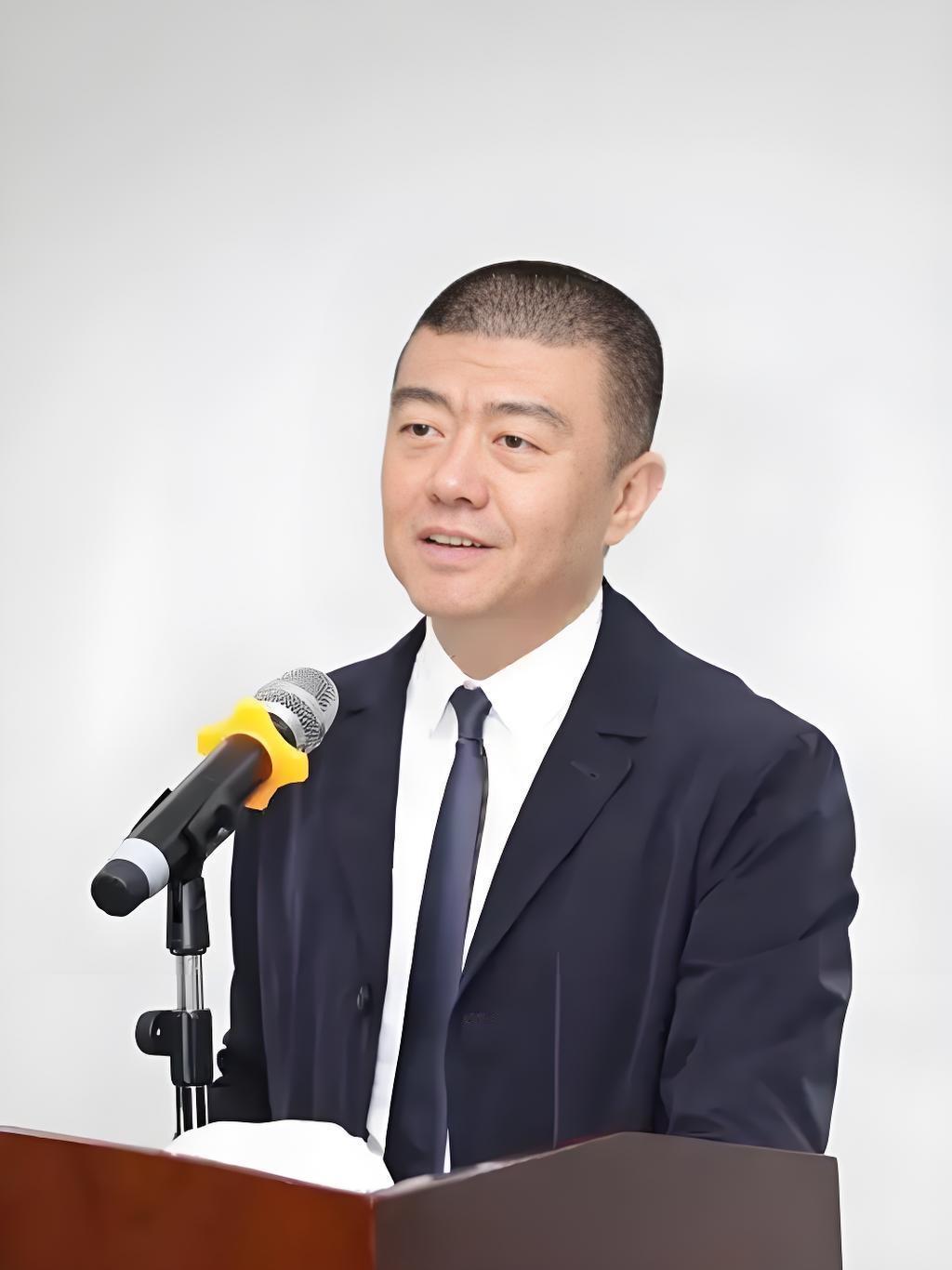 网传万科董事长辛杰失联，并且确认辞职。
今日热评：
地产行业的潮水还在褪去，不要