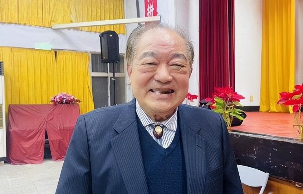国民党籍前基隆市长张通荣接受香港中评社访问强调，台湾人一定要记得，自己是与大陆同