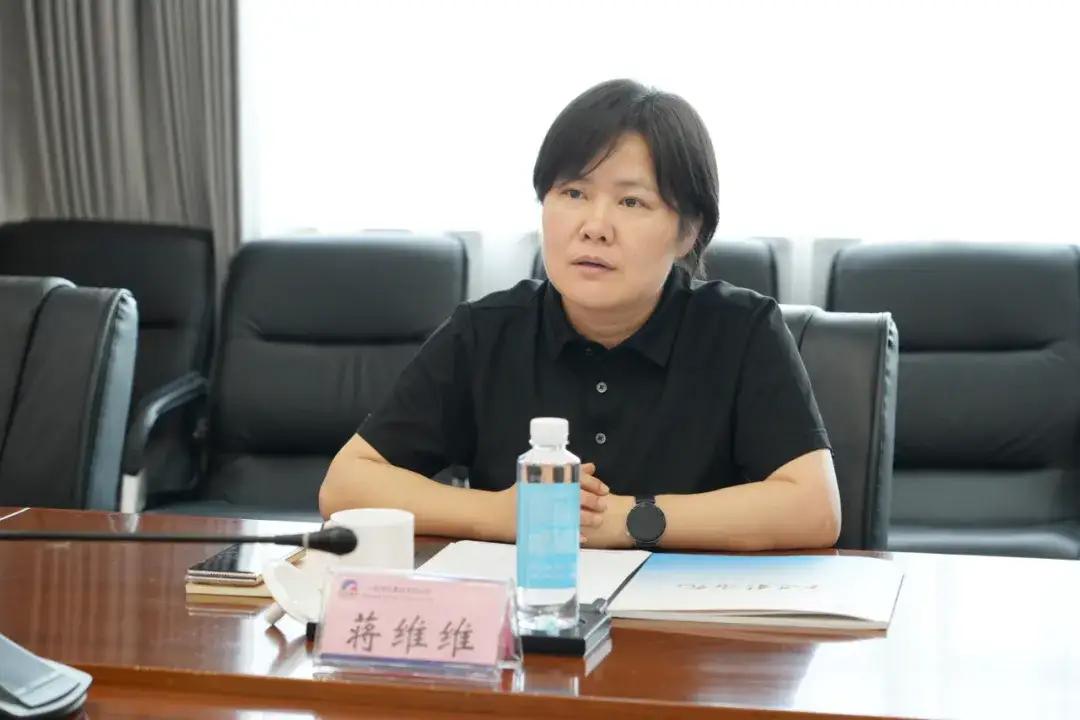 在近天命之年的蒋维维主动投案了，她担任的最后职务是无锡市滨湖区副区长，翻开她的履