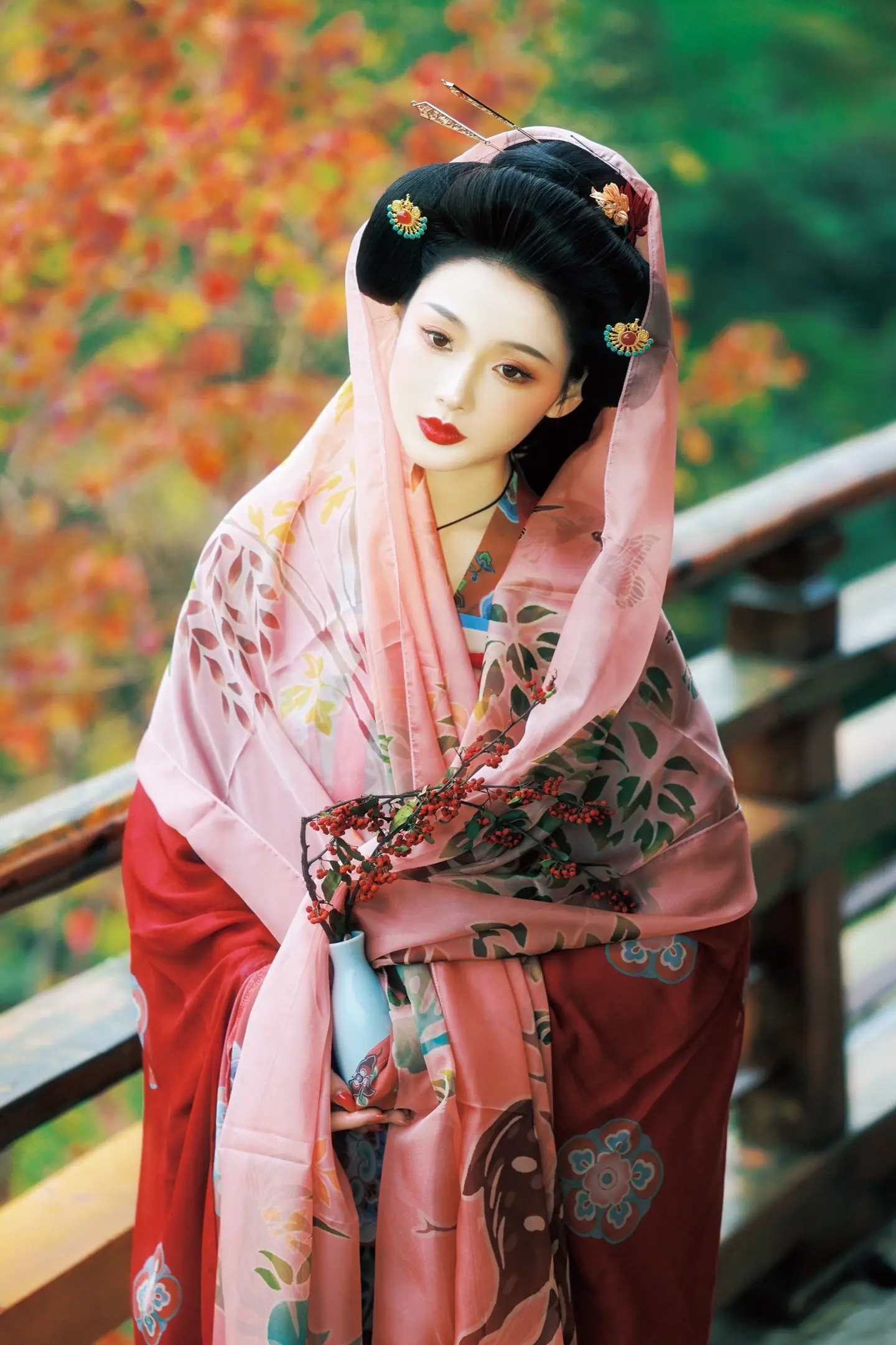 红豆生南国，春来发几枝。摄/后：我 出镜：  💄/同行