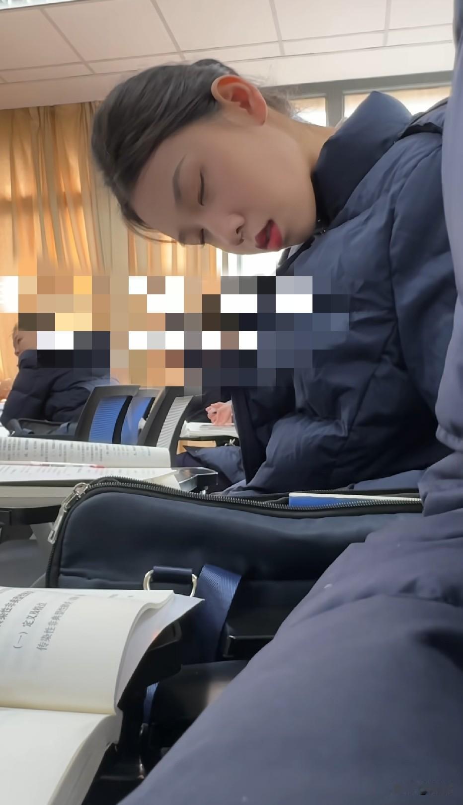 这学费没白交，吃的好睡的香，父母放心