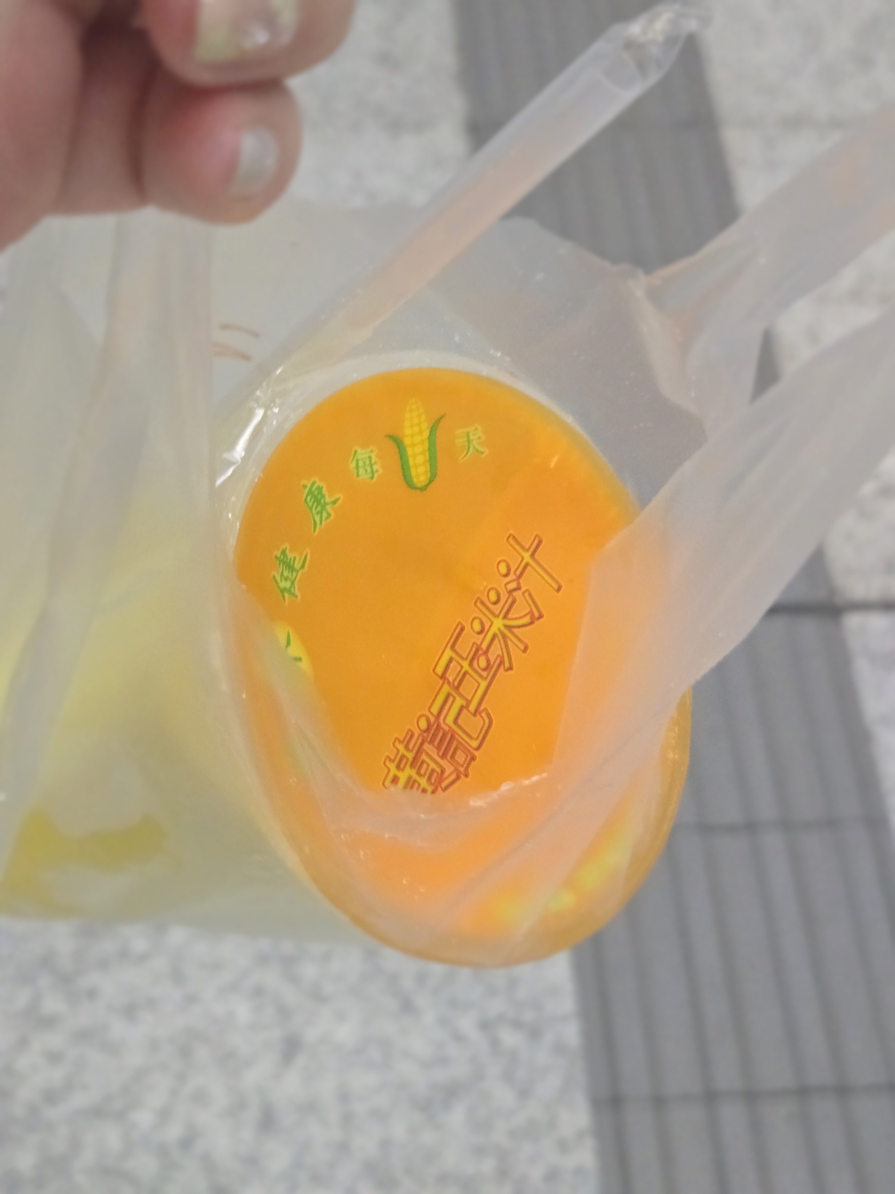 拿捏( ｰ̀εｰ๑)🤏🤏🤏为这次广州夏日之旅和新打歌服做了个特别清爽的美甲
