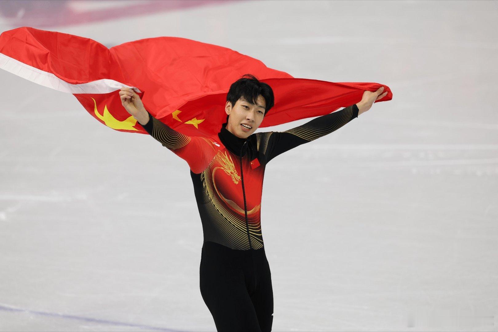 孙龙短道1000米摘银 中国短道获米兰冬奥首枚奖牌北京时间2月13日凌晨，米兰冬