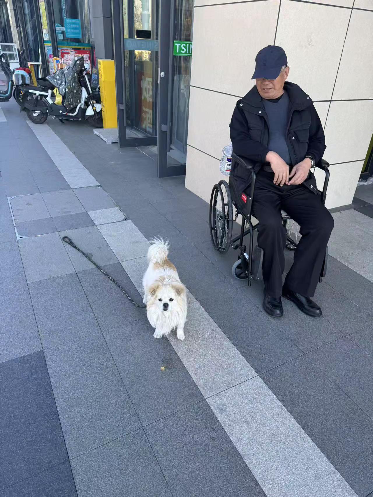 电话里听到俺家老太太声音不对，我还以为她感冒了。弄半天在家里翻楞手机照片看到悠悠