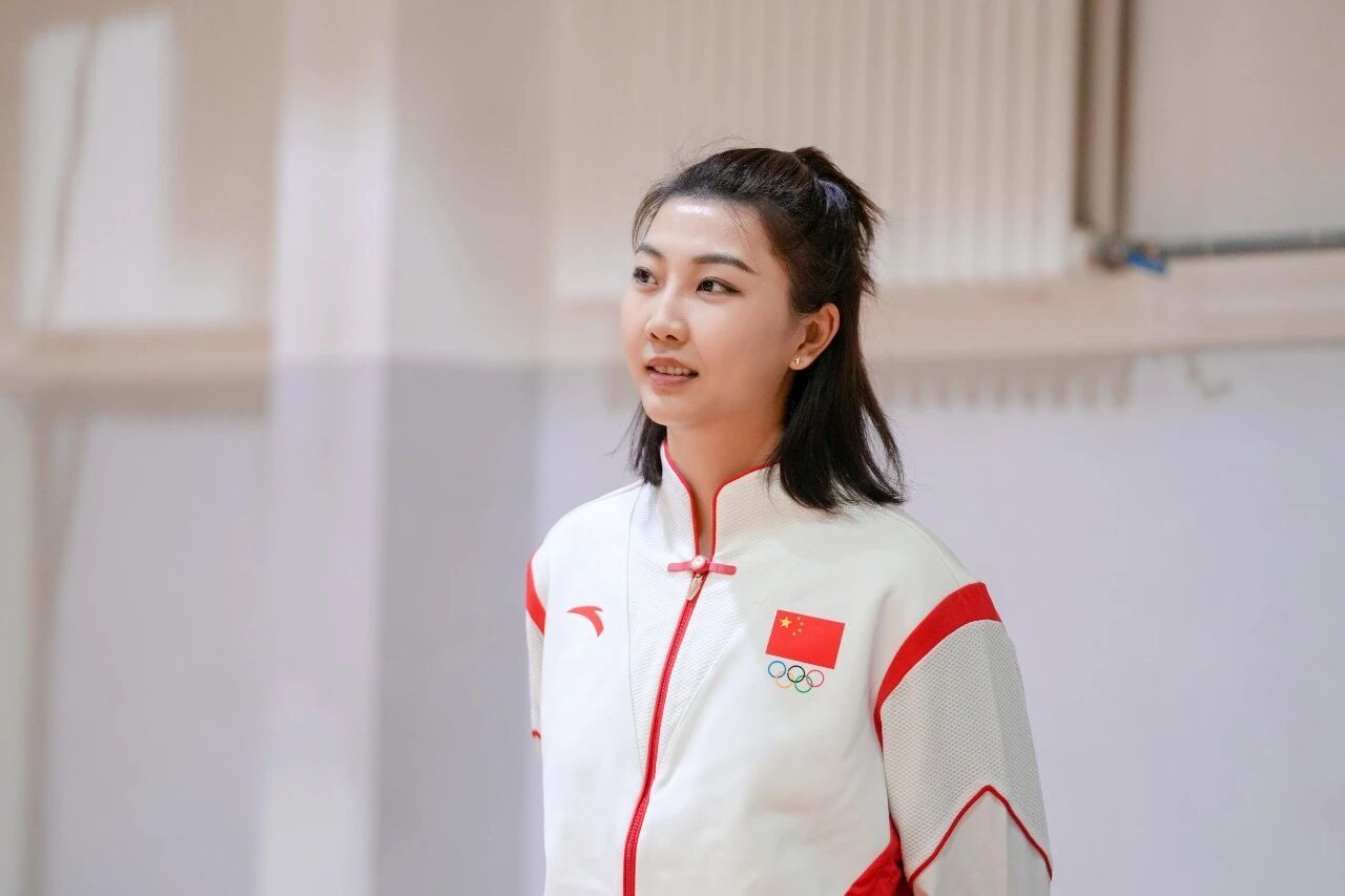 袁心玥正式转型成为南开大学的一名体育教师！“大家好，我是南开大学体育教师袁心玥！