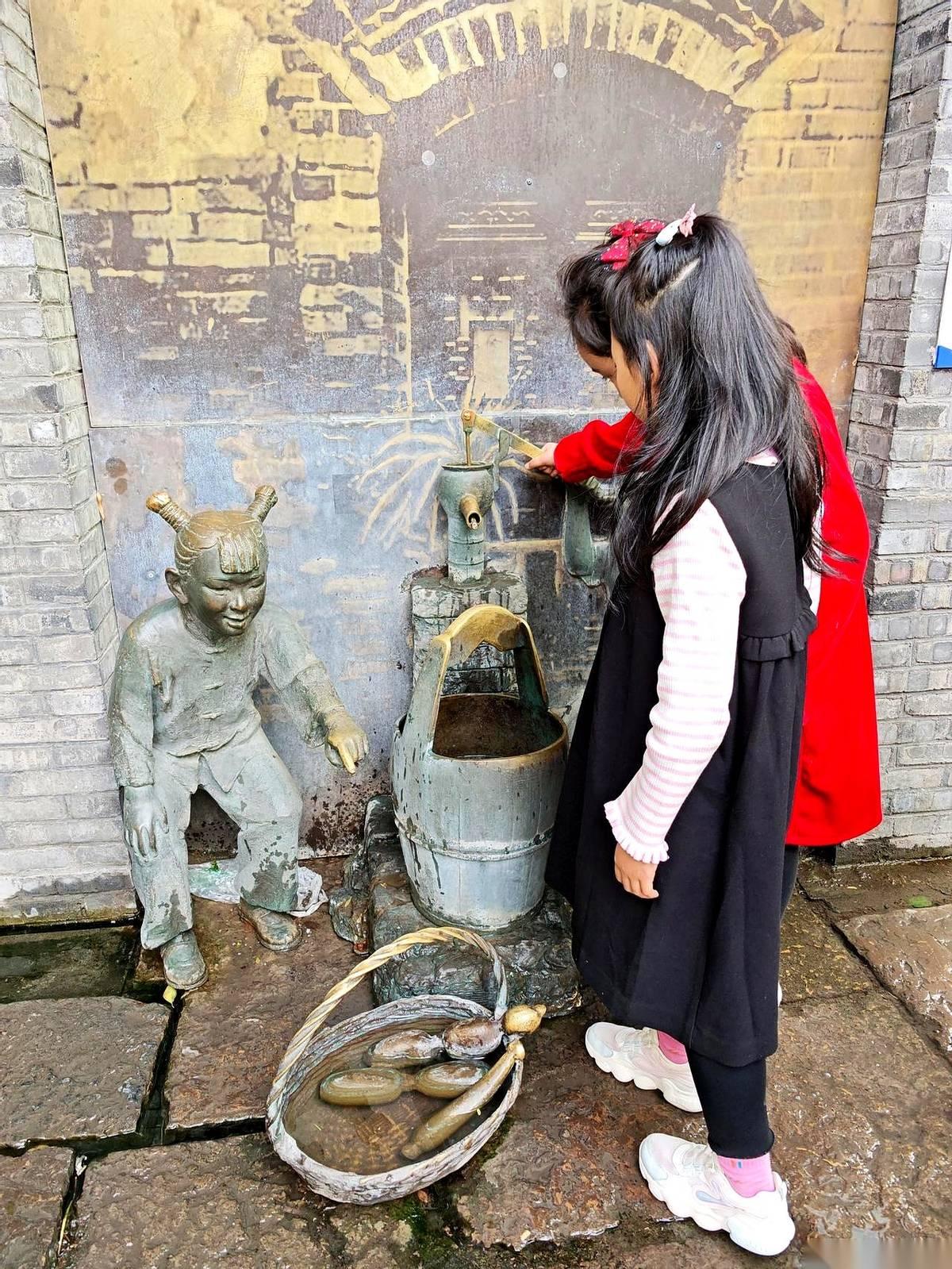 “房子越住越旺”这说法，你信不信？
我家隔壁王大妈，人没出院门，每天都能听见她家