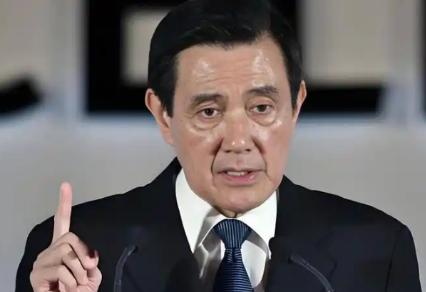 马英九现在估计肠子都悔青了！他后悔的不是多次访问大陆受到高规格接待，也不是公开主